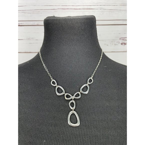SAQ Silver Tone Plated Hammered Hallow‎ Oval Drop Necklace - Picture 7 of 7